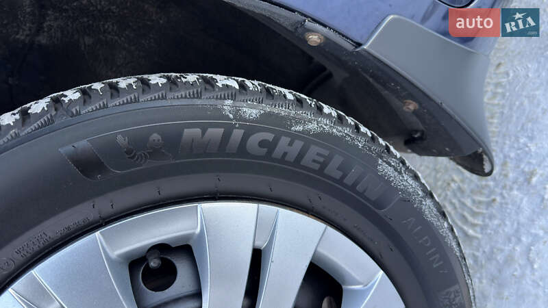 Седан Toyota Corolla 2008 в Кременчуге