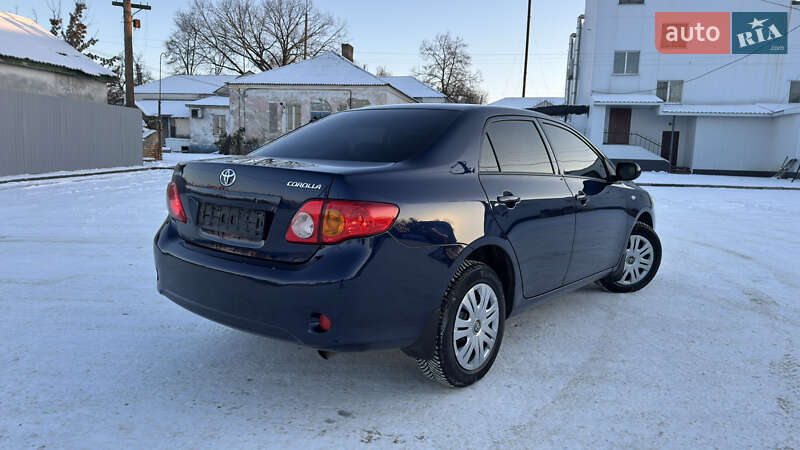 Седан Toyota Corolla 2008 в Кременчуге