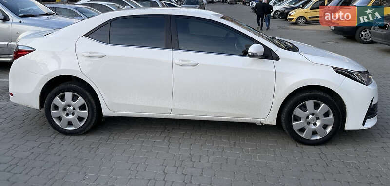 Седан Toyota Corolla 2017 в Киеве