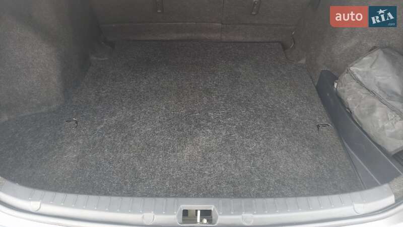 Седан Toyota Corolla 2012 в Зміїві