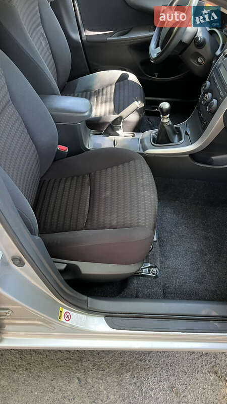 Седан Toyota Corolla 2010 в Чернухах