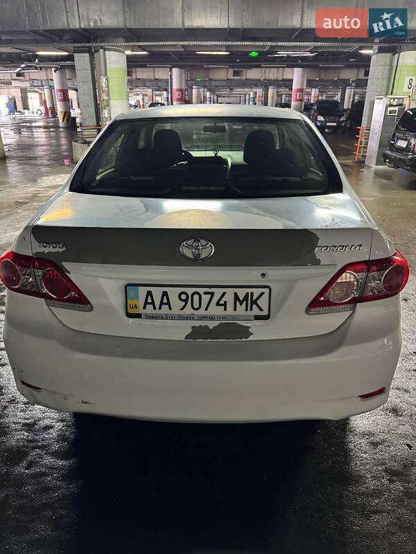 Седан Toyota Corolla 2012 в Киеве