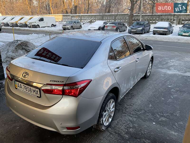 Седан Toyota Corolla 2016 в Киеве