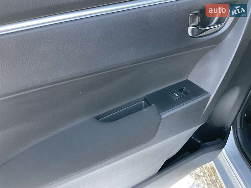 Седан Toyota Corolla 2016 в Киеве