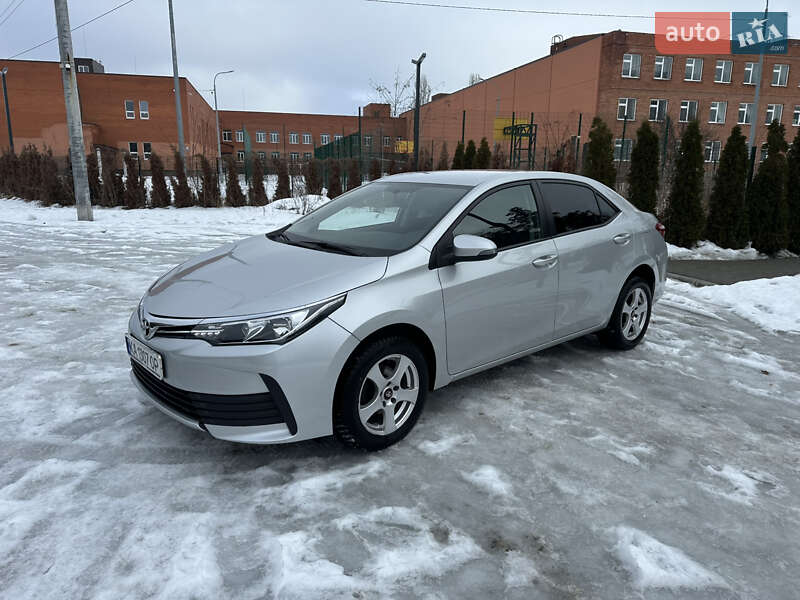 Седан Toyota Corolla 2016 в Киеве