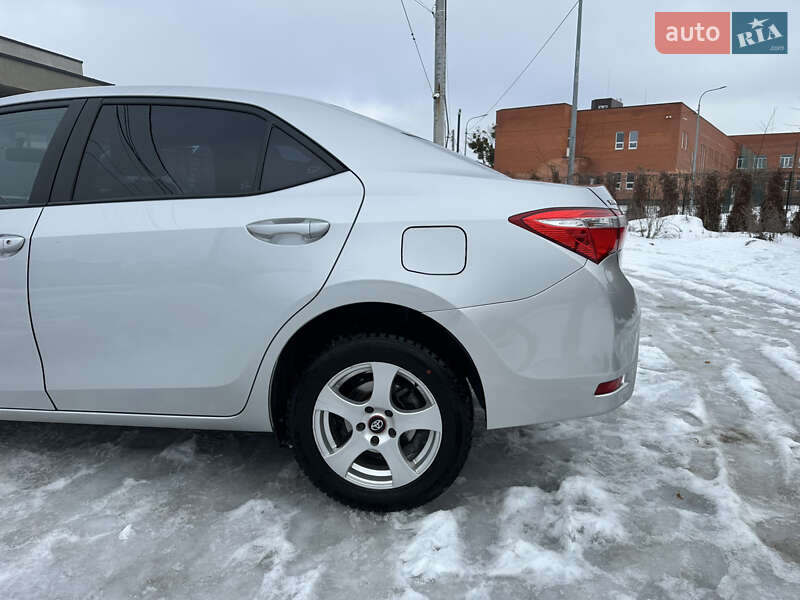 Седан Toyota Corolla 2016 в Киеве