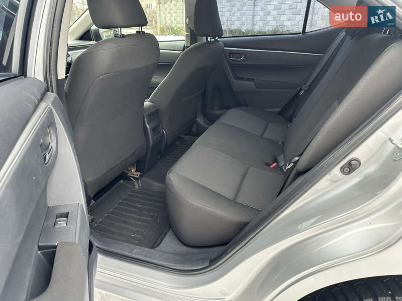 Седан Toyota Corolla 2016 в Киеве