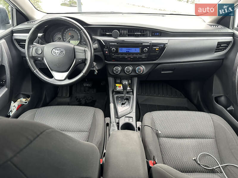 Седан Toyota Corolla 2016 в Киеве