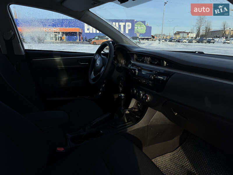 Седан Toyota Corolla 2013 в Тернополе