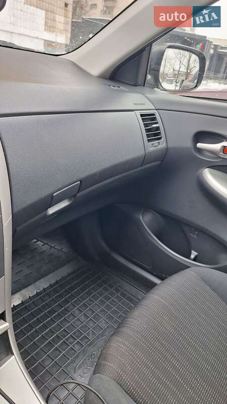 Седан Toyota Corolla 2008 в Киеве