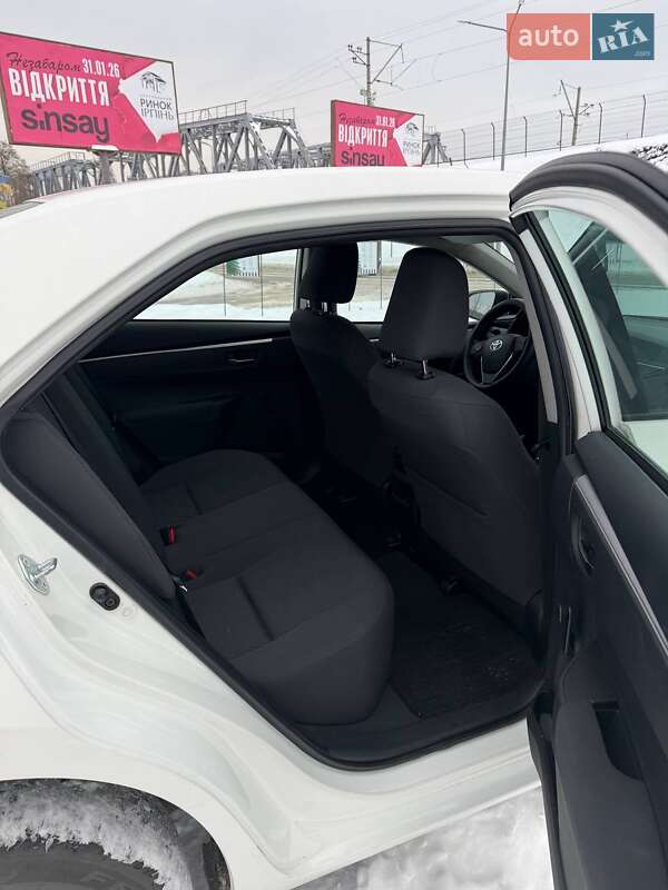 Седан Toyota Corolla 2016 в Ірпені