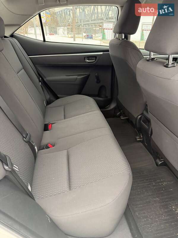 Седан Toyota Corolla 2016 в Ірпені