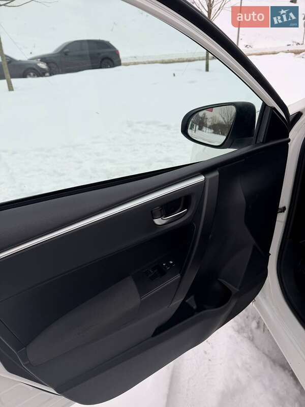 Седан Toyota Corolla 2016 в Ірпені