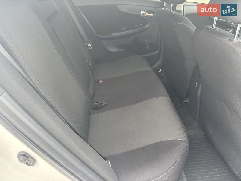 Седан Toyota Corolla 2012 в Києві