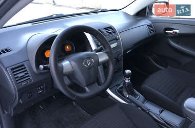 Седан Toyota Corolla 2013 в Пятихатках