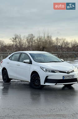 Седан Toyota Corolla 2017 в Киеве