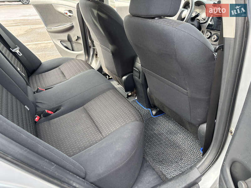 Седан Toyota Corolla 2011 в Киеве фото 13 Седан Toyota Corolla 2011 в Киеве