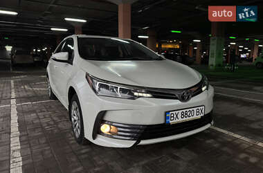 Седан Toyota Corolla 2016 в Киеве