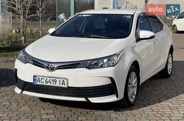 Седан Toyota Corolla 2017 в Миколаєві