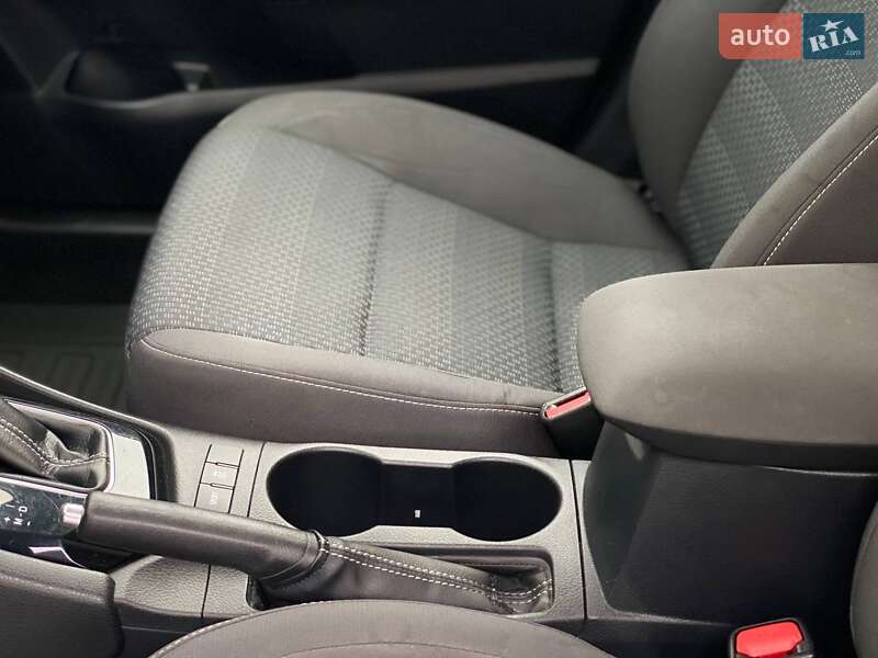 Седан Toyota Corolla 2017 в Киеве фото 42 Седан Toyota Corolla 2017 в Киеве