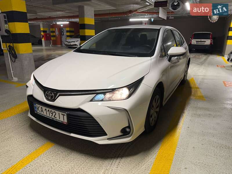 Седан Toyota Corolla 2021 в Киеве