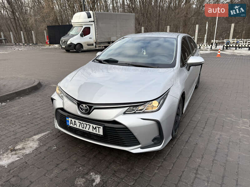 Седан Toyota Corolla 2019 в Киеве
