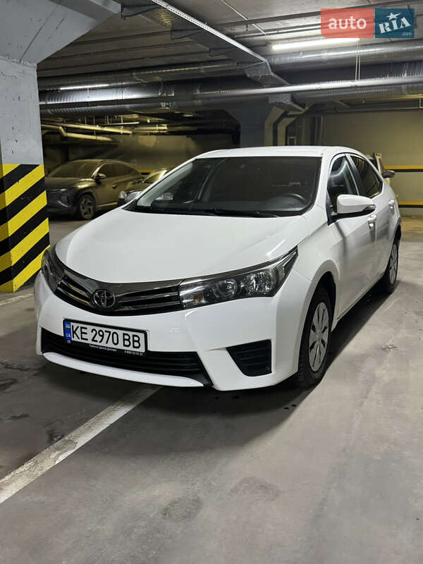 Седан Toyota Corolla 2014 в Днепре