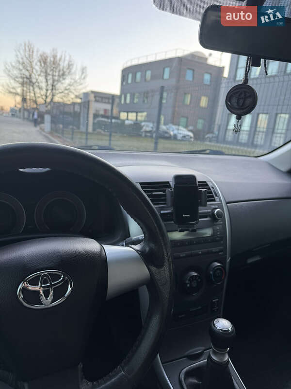 Седан Toyota Corolla 2011 в Львове фото 10 Седан Toyota Corolla 2011 в Львове