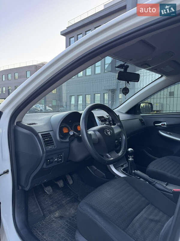 Седан Toyota Corolla 2011 в Львове фото 6 Седан Toyota Corolla 2011 в Львове