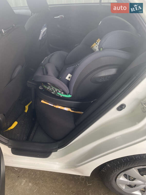 Седан Toyota Corolla 2011 в Сумах