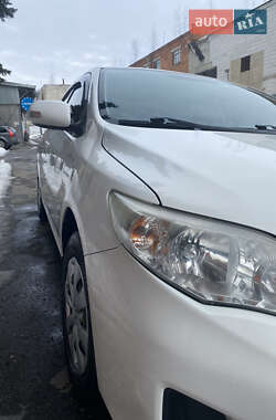 Седан Toyota Corolla 2011 в Сумах