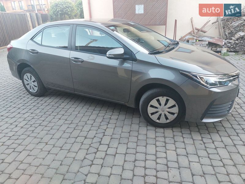 Седан Toyota Corolla 2016 в Луцке