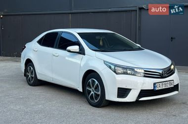 Седан Toyota Corolla 2015 в Києві