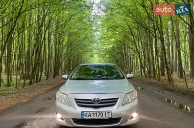 Седан Toyota Corolla 2006 в Романове