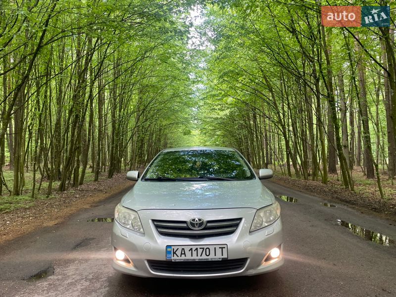 Седан Toyota Corolla 2006 в Романове