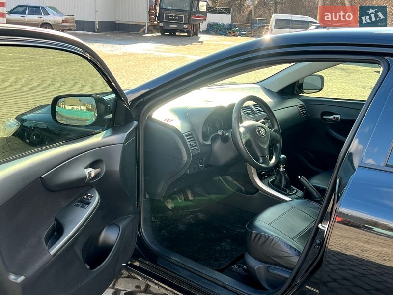 Седан Toyota Corolla 2009 в Кременчуге