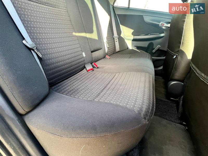 Седан Toyota Corolla 2009 в Кременчуге