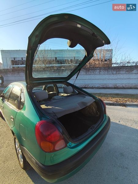 Хэтчбек Toyota Corolla 1999 в Запорожье