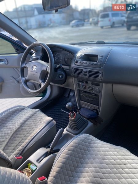 Седан Toyota Corolla 2000 в Умани
