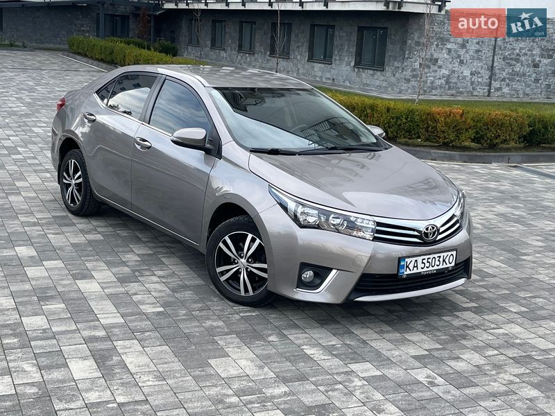 Седан Toyota Corolla 2013 в Мукачево