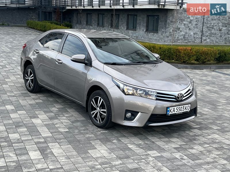 Седан Toyota Corolla 2013 в Мукачево
