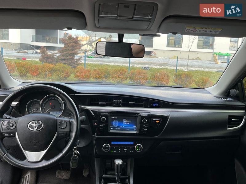 Седан Toyota Corolla 2013 в Мукачево