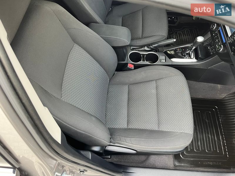 Седан Toyota Corolla 2013 в Мукачево