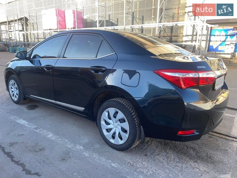 Седан Toyota Corolla 2014 в Киеве