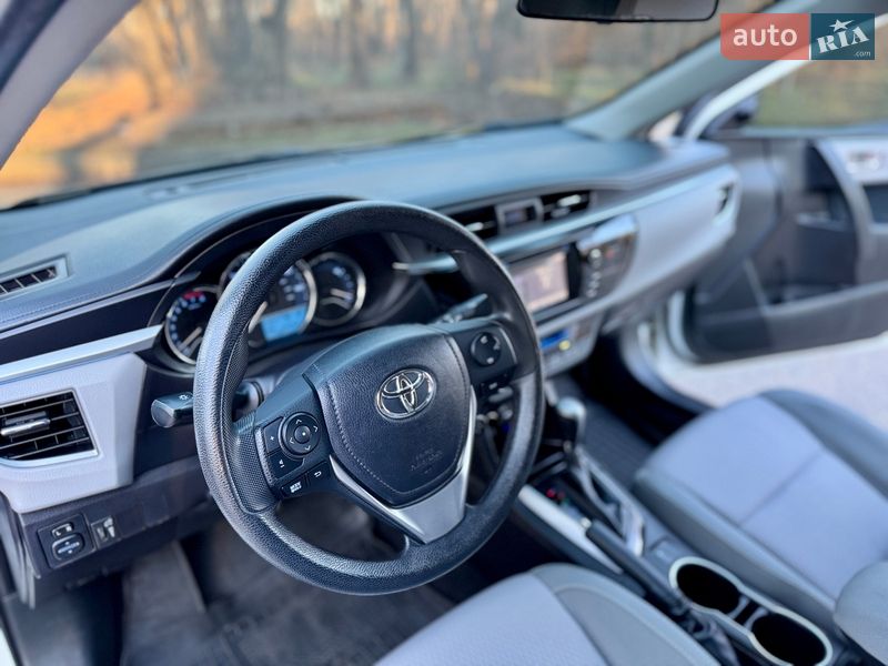 Седан Toyota Corolla 2015 в Одессе