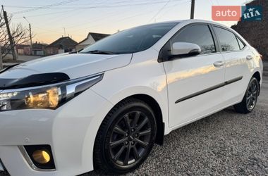 Седан Toyota Corolla 2015 в Краснограде