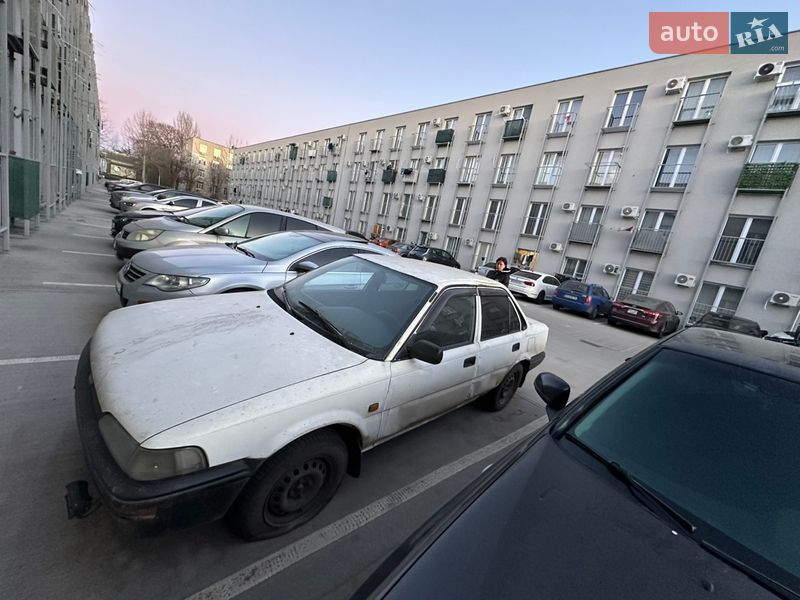 Седан Toyota Corolla 1990 в Одессе