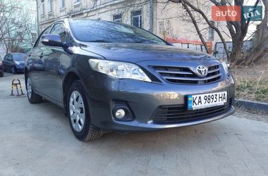 Седан Toyota Corolla 2012 в Киеве