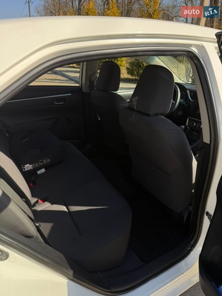 Седан Toyota Corolla 2017 в Деражне