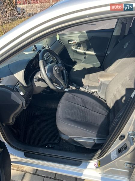 Седан Toyota Corolla 2008 в Виннице